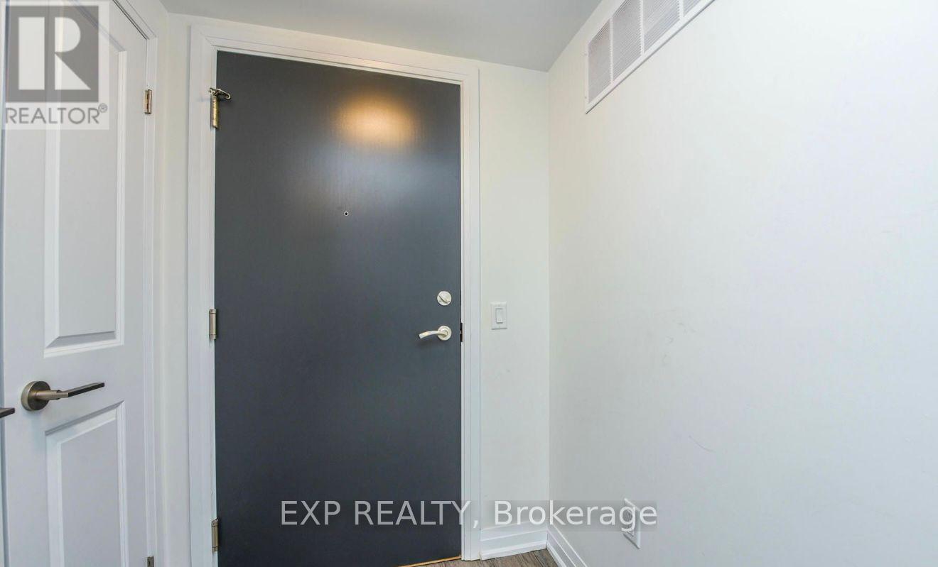 95 Attmar Drive, Brampton, Ontario  L6P 0Y6 - Photo 4 - W12568412