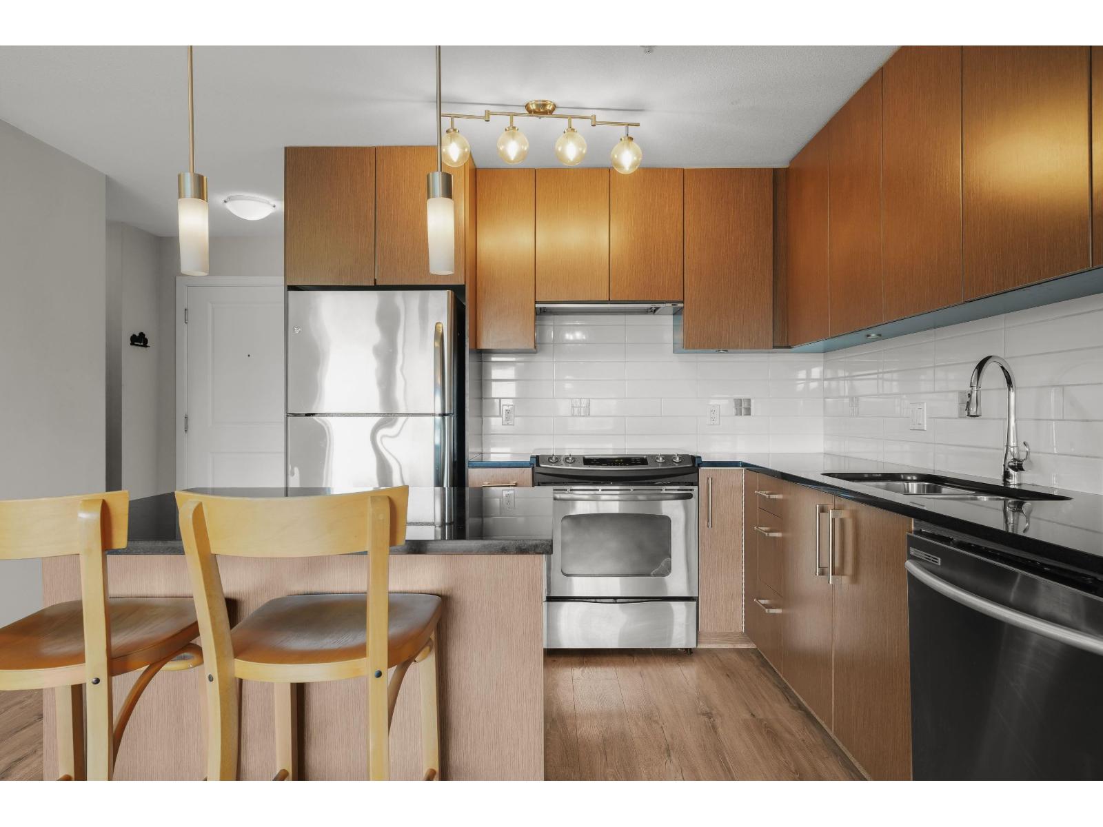 313 15745 Croydon Drive, Surrey, British Columbia V3Z 2L5 - Photo 3 - R3069228