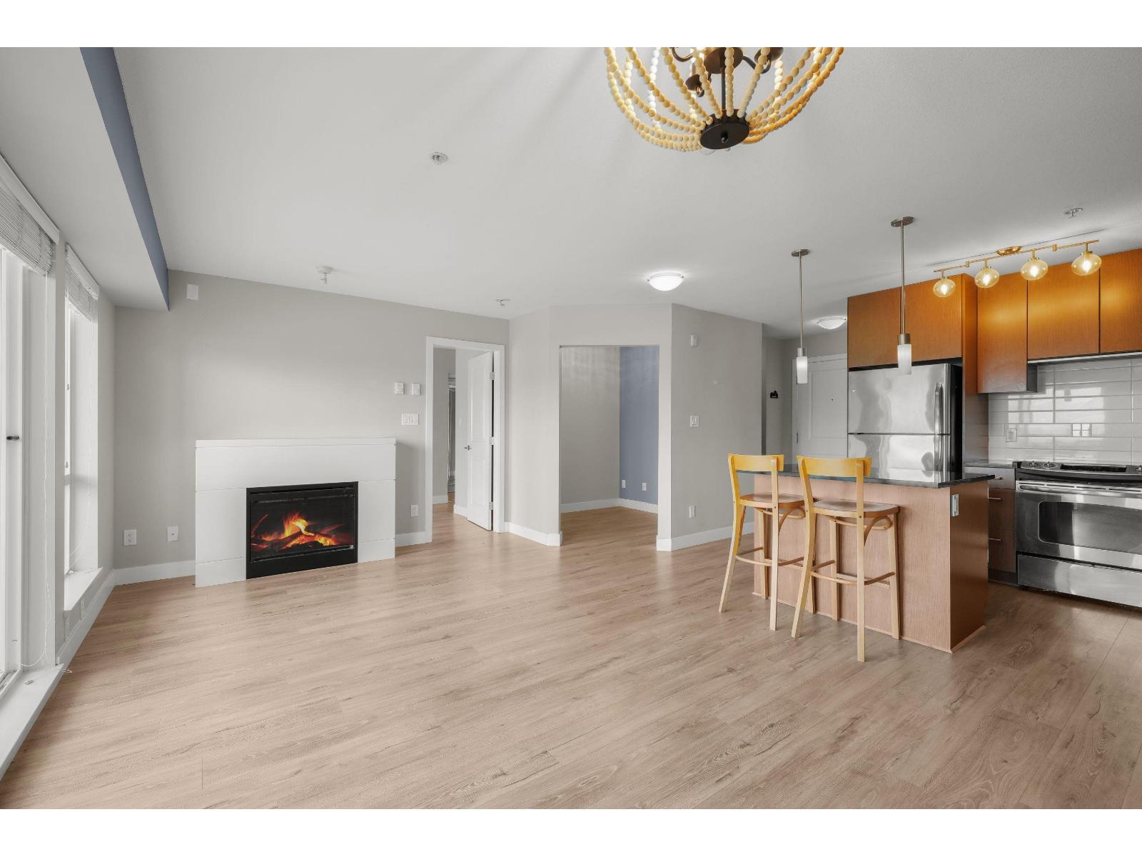 313 15745 Croydon Drive, Surrey, British Columbia V3Z 2L5 - Photo 1 - R3069228