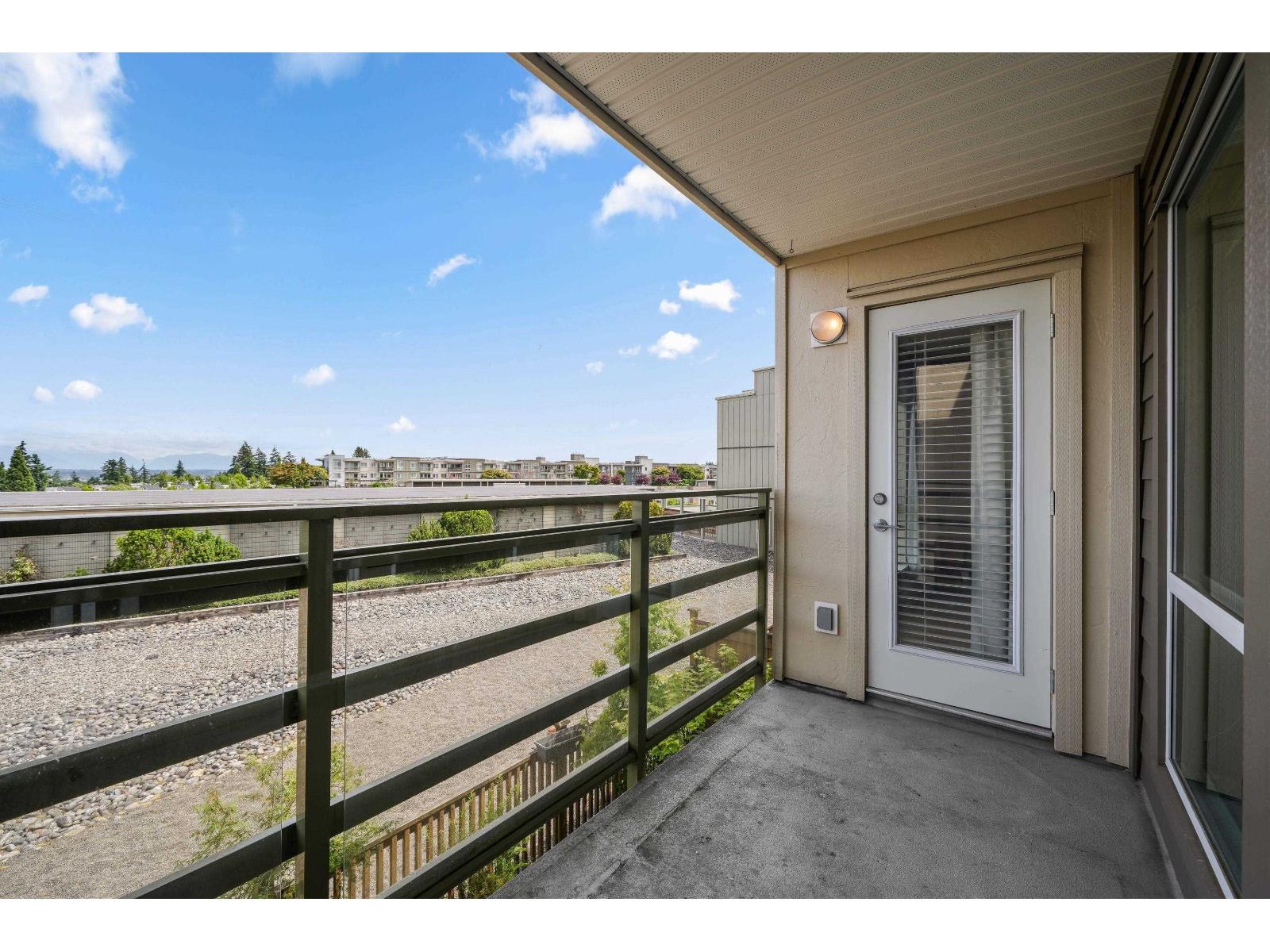 313 15745 Croydon Drive, Surrey, British Columbia V3Z 2L5 - Photo 8 - R3069228