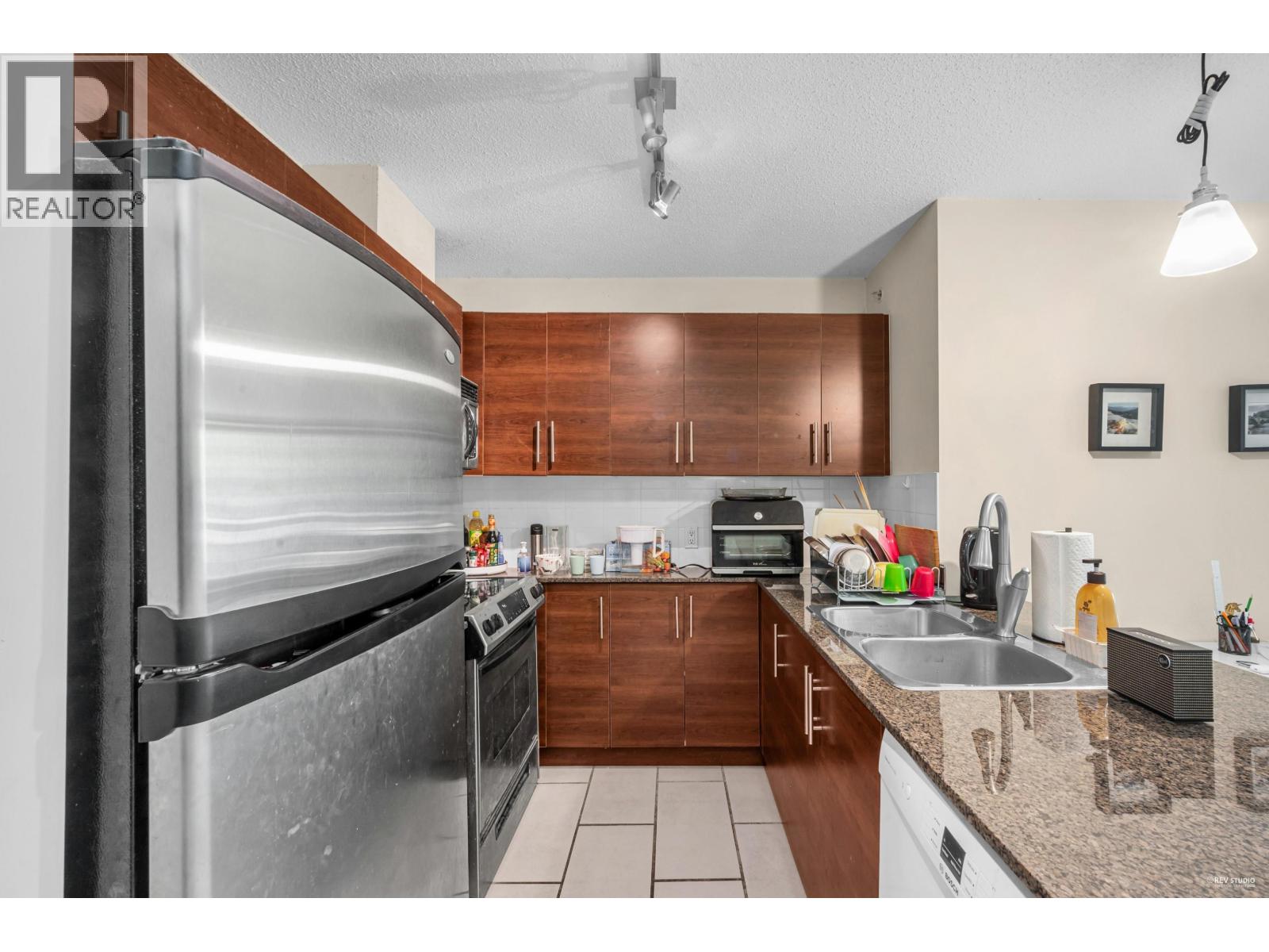 304 833 Agnes Street, New Westminster, British Columbia  V3M 0B1 - Photo 4 - R3069385