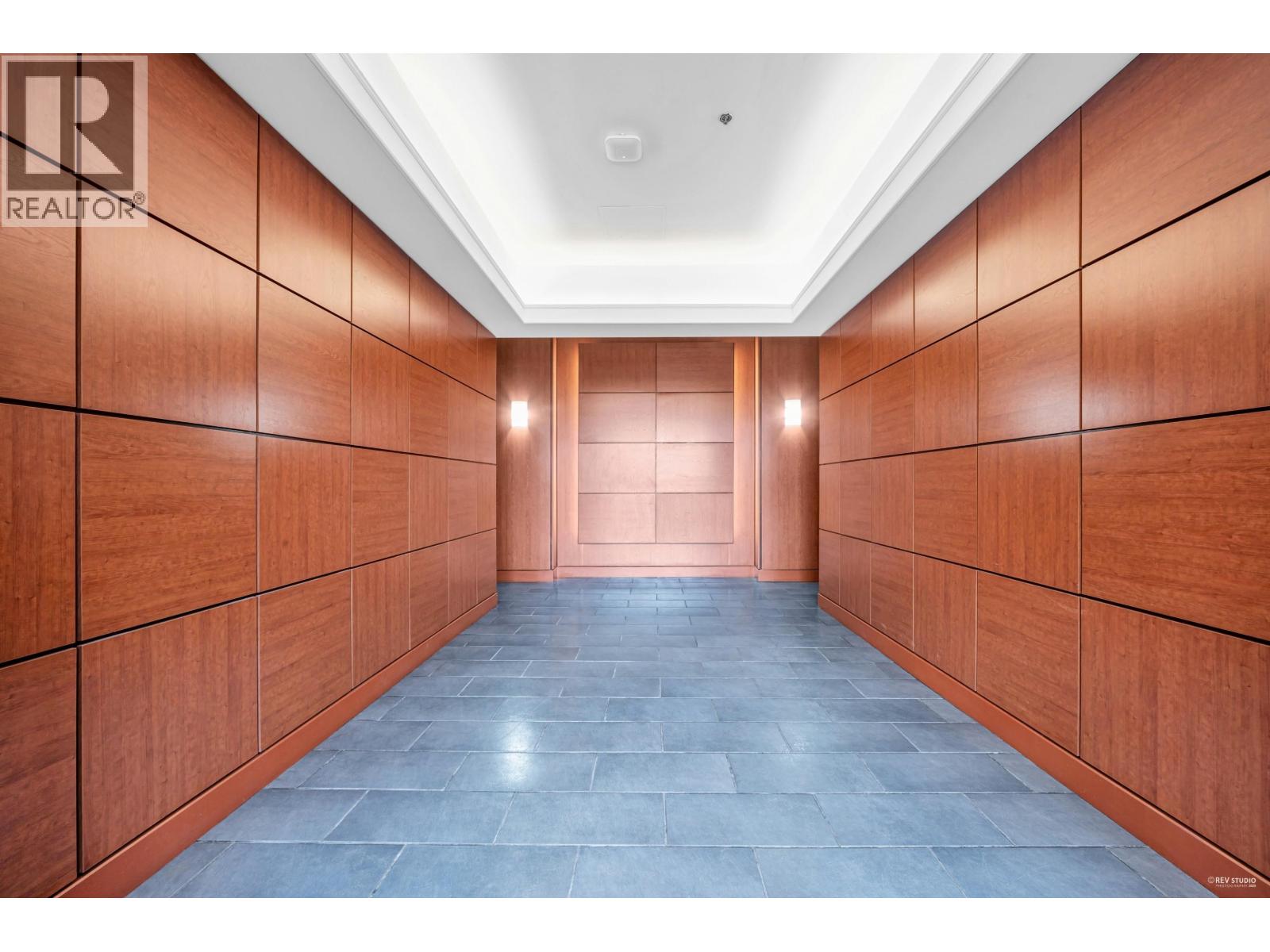 304 833 Agnes Street, New Westminster, British Columbia  V3M 0B1 - Photo 2 - R3069385