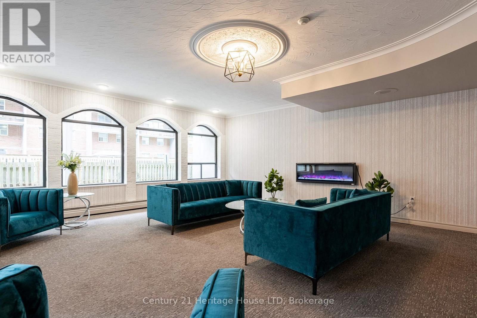 303 - 359 Geneva Street, St. Catharines, Ontario  L2N 2G5 - Photo 3 - X12380529