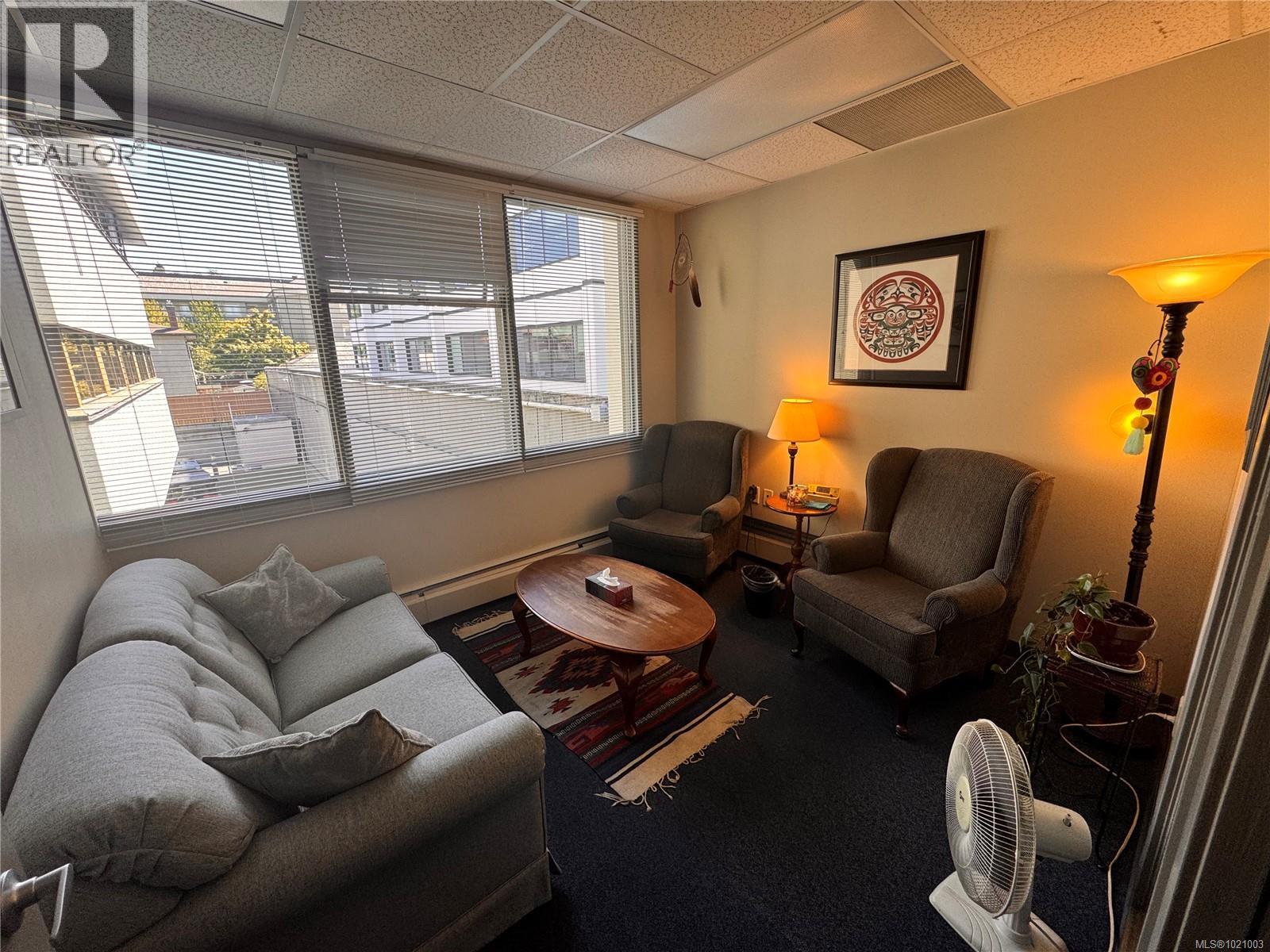 222 1175 Cook St, Victoria, British Columbia  V8V 4A1 - Photo 3 - 1021003