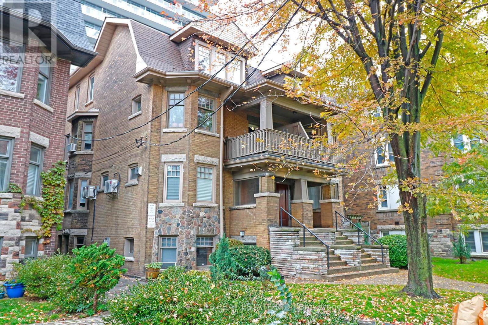 1 - 152 HILTON AVENUE, Toronto, Ontario