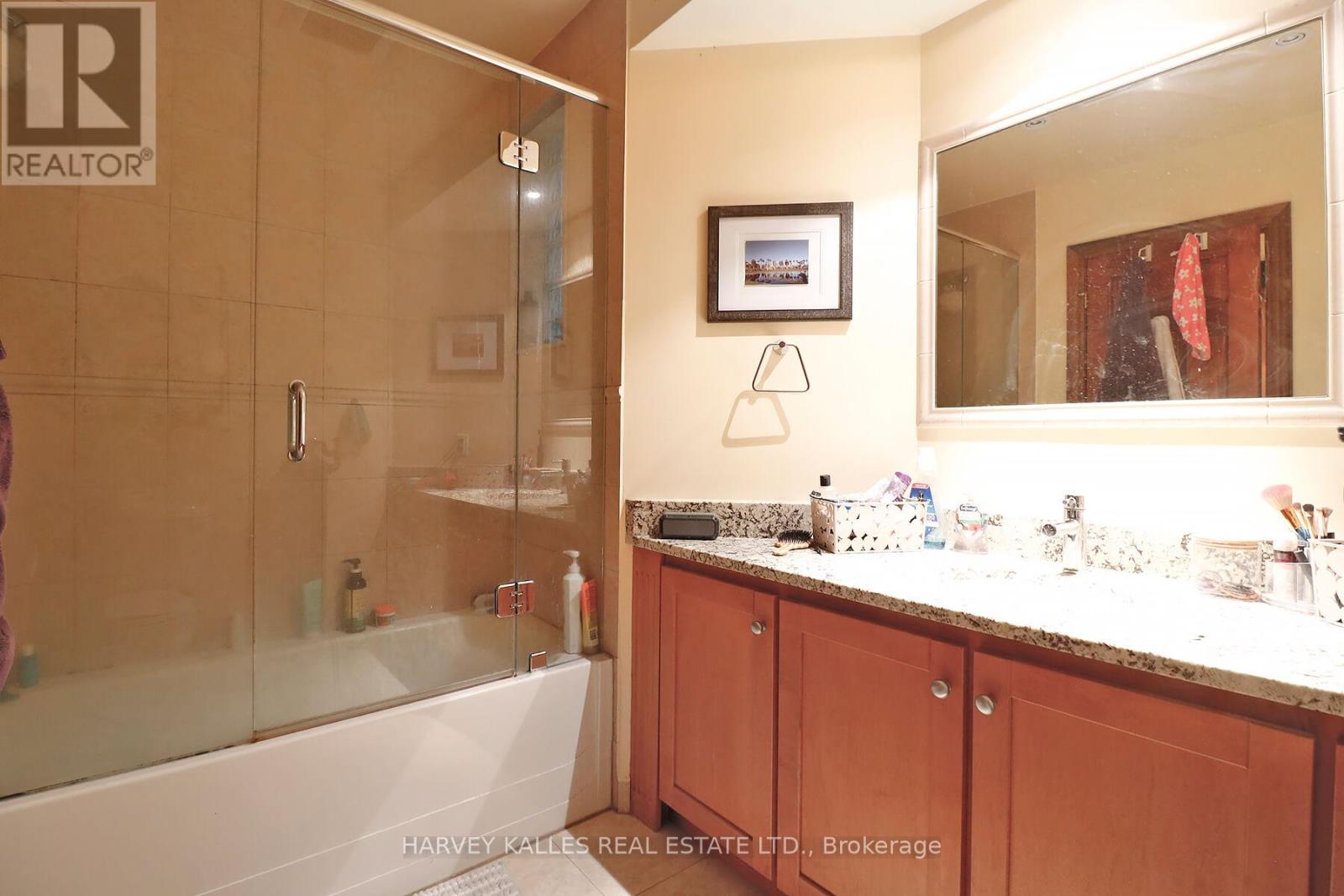 1 - 152 Hilton Avenue, Toronto, Ontario  M5R 3E9 - Photo 11 - C12568444