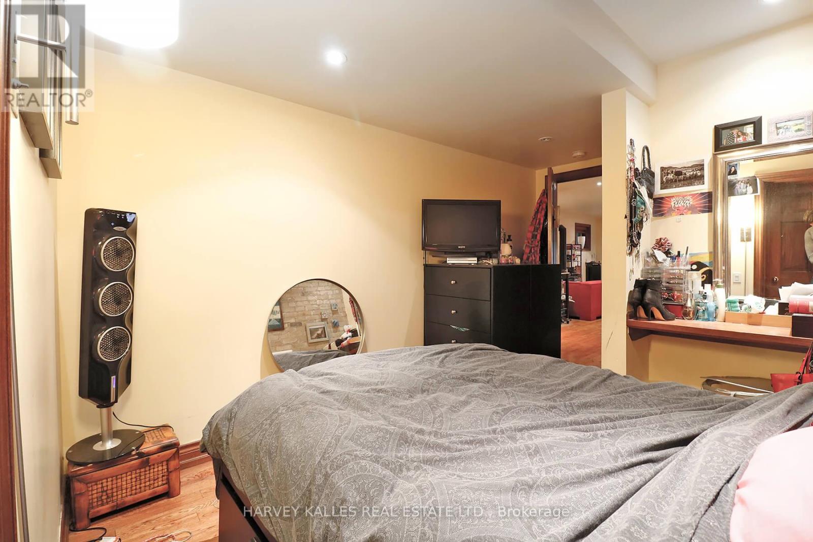 1 - 152 Hilton Avenue, Toronto, Ontario  M5R 3E9 - Photo 17 - C12568444