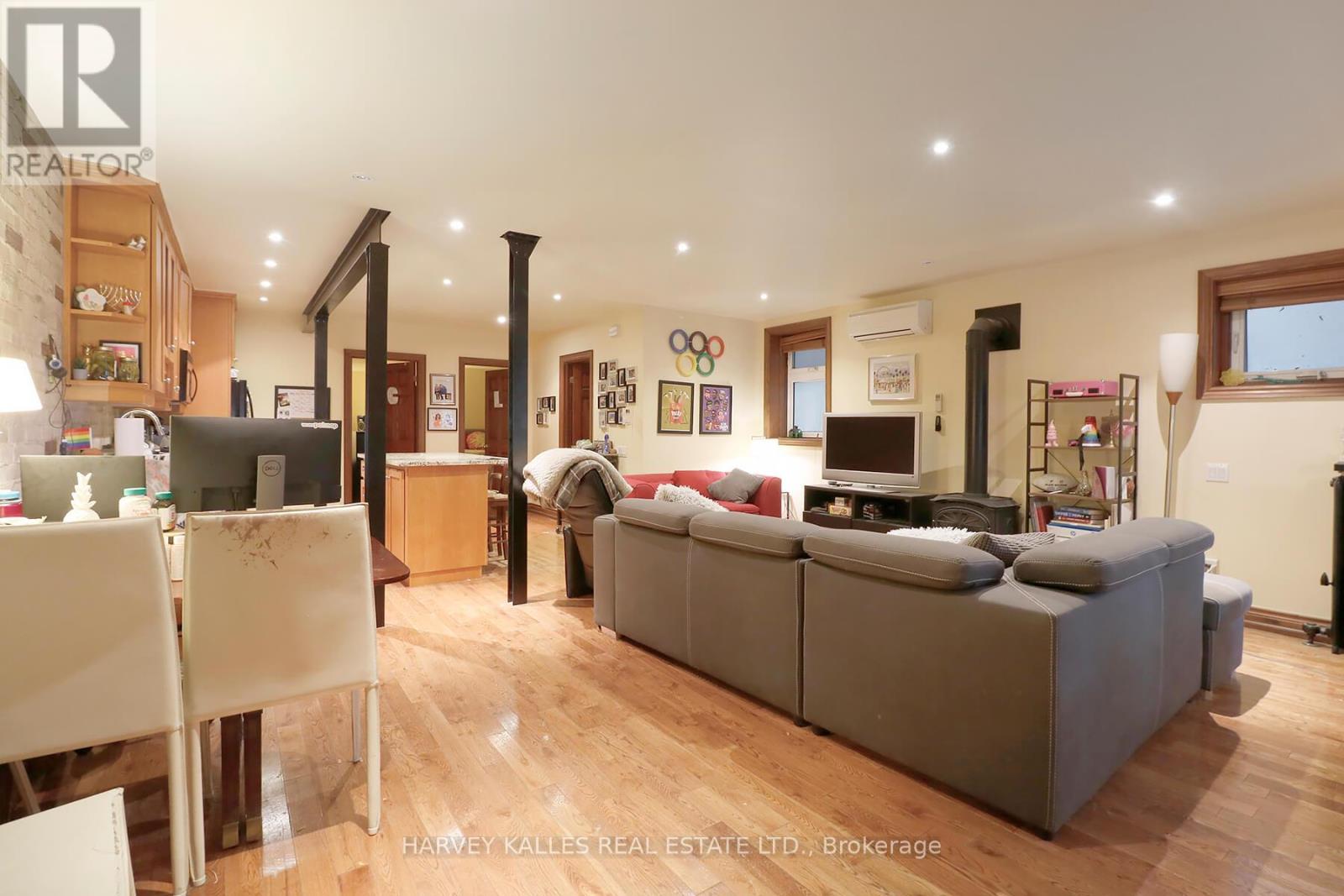 1 - 152 Hilton Avenue, Toronto, Ontario  M5R 3E9 - Photo 3 - C12568444