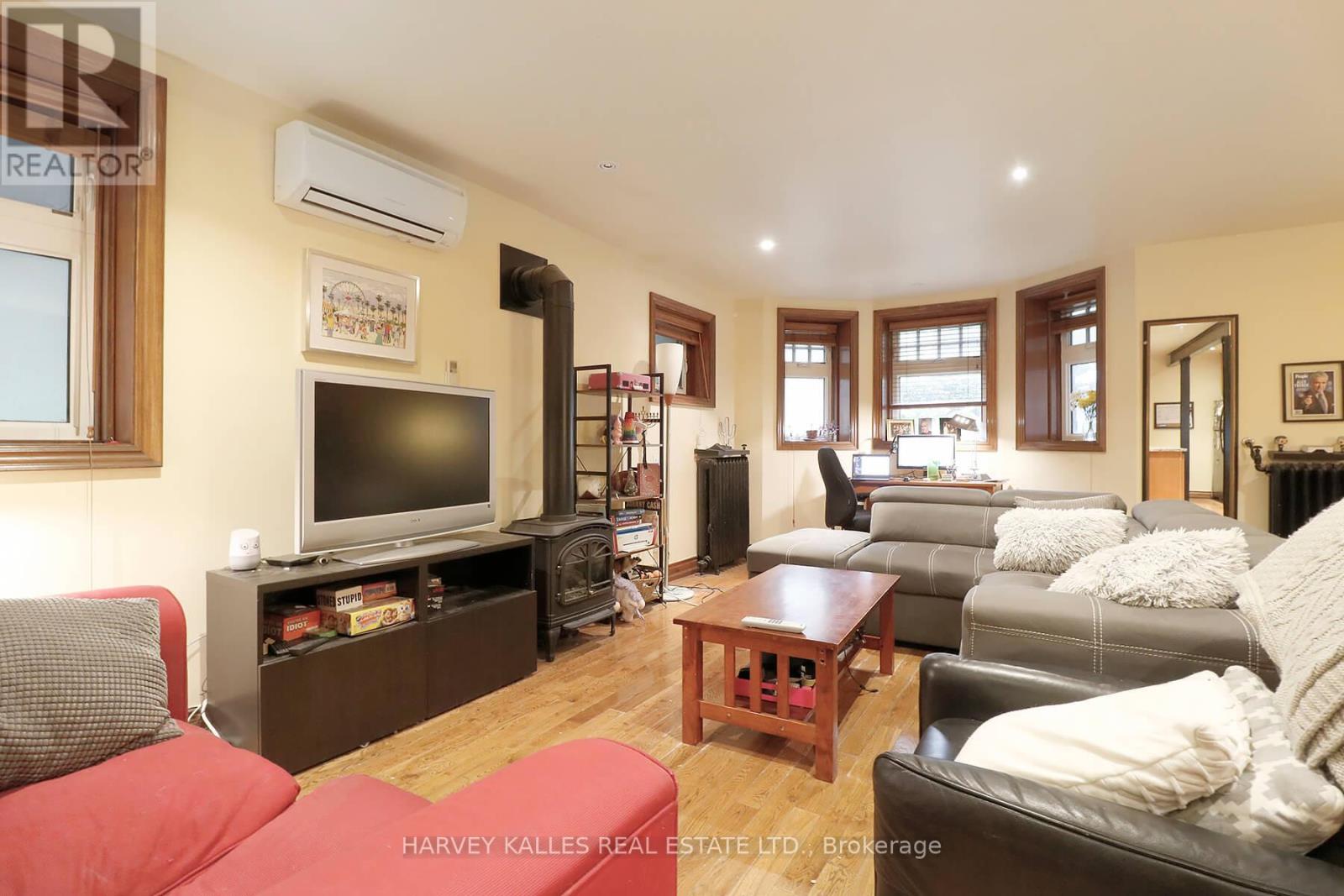 1 - 152 Hilton Avenue, Toronto, Ontario  M5R 3E9 - Photo 5 - C12568444