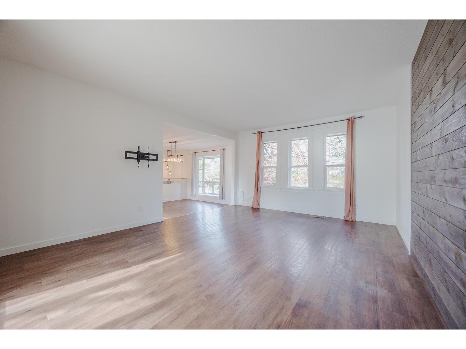 35666 Moore Avenue, Mission, British Columbia  V2V 7L6 - Photo 11 - R3069377