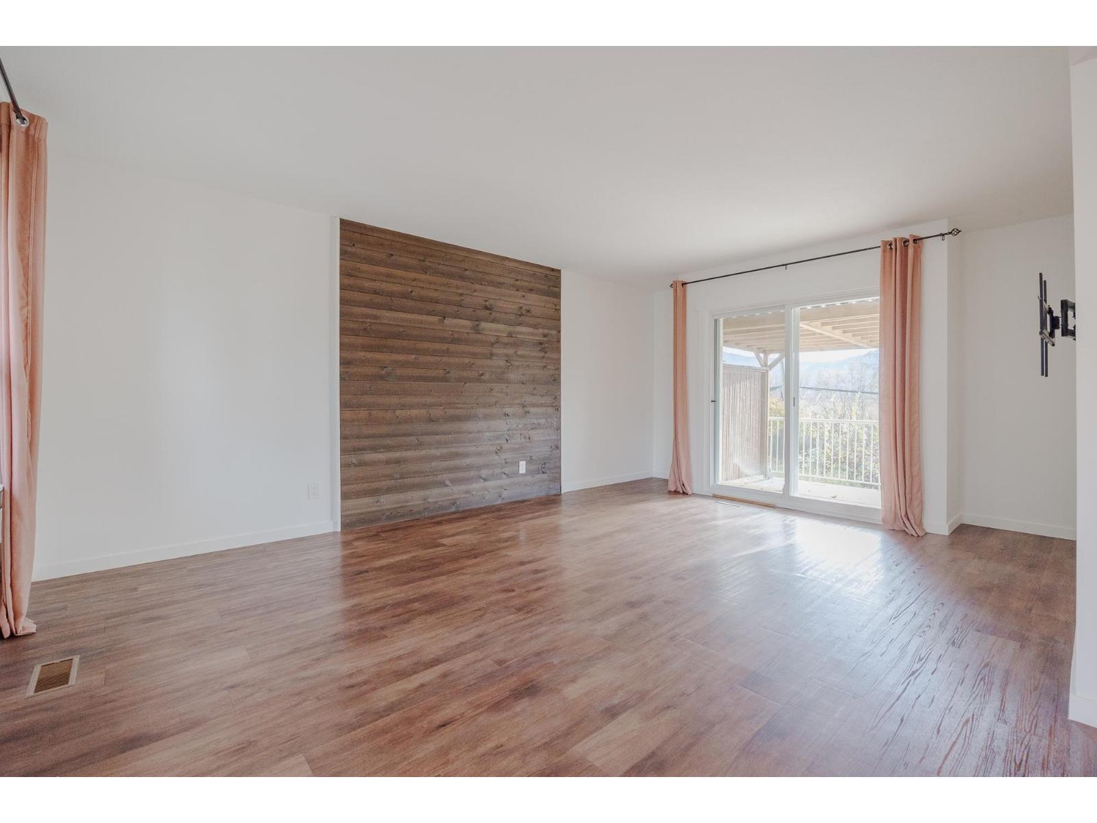 35666 Moore Avenue, Mission, British Columbia  V2V 7L6 - Photo 9 - R3069377