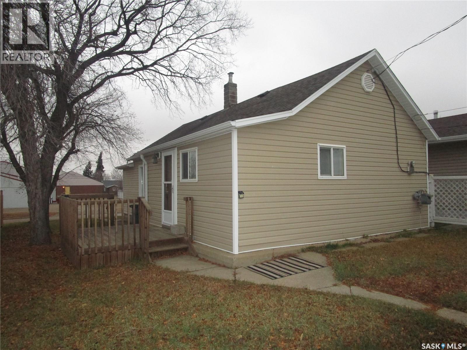 206 3rd Avenue E, Assiniboia, Saskatchewan  S0H 0B0 - Photo 10 - SK024494