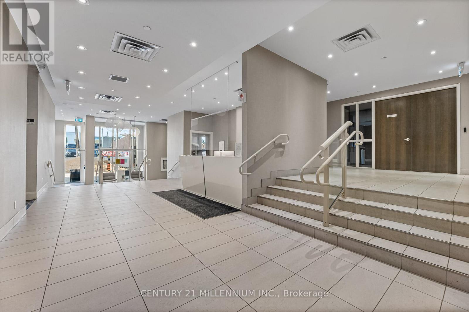 419 - 15277 Yonge Street, Aurora, Ontario  L4G 1Y3 - Photo 2 - N12568470