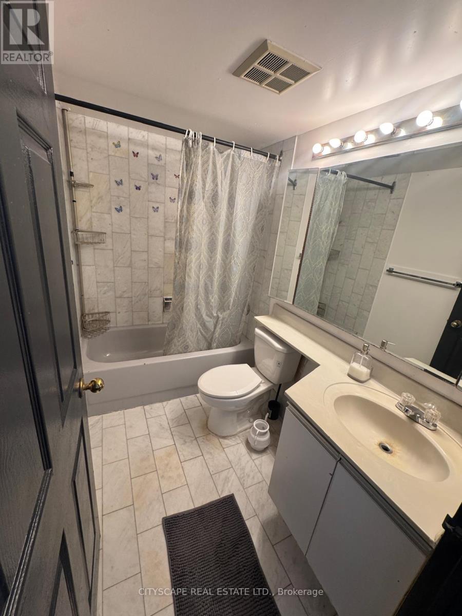 706 - 285 Enfield Place, Mississauga, Ontario  L5B 3Y6 - Photo 2 - W12568436