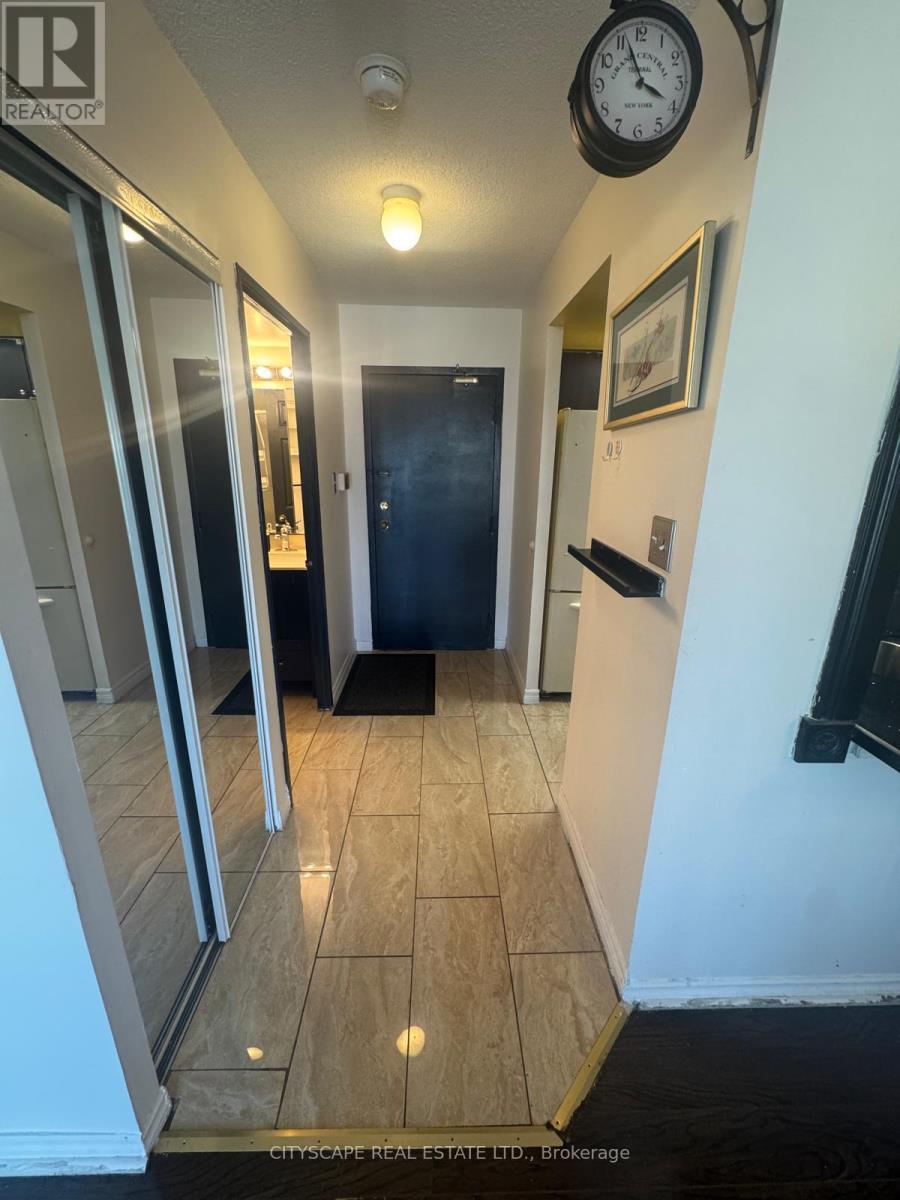 706 - 285 Enfield Place, Mississauga, Ontario  L5B 3Y6 - Photo 3 - W12568436