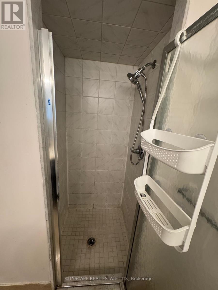 706 - 285 Enfield Place, Mississauga, Ontario  L5B 3Y6 - Photo 4 - W12568436