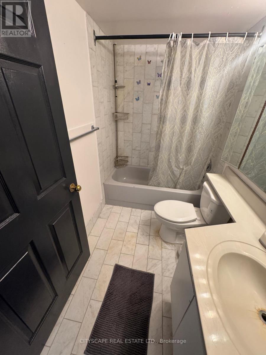 706 - 285 Enfield Place, Mississauga, Ontario  L5B 3Y6 - Photo 5 - W12568436