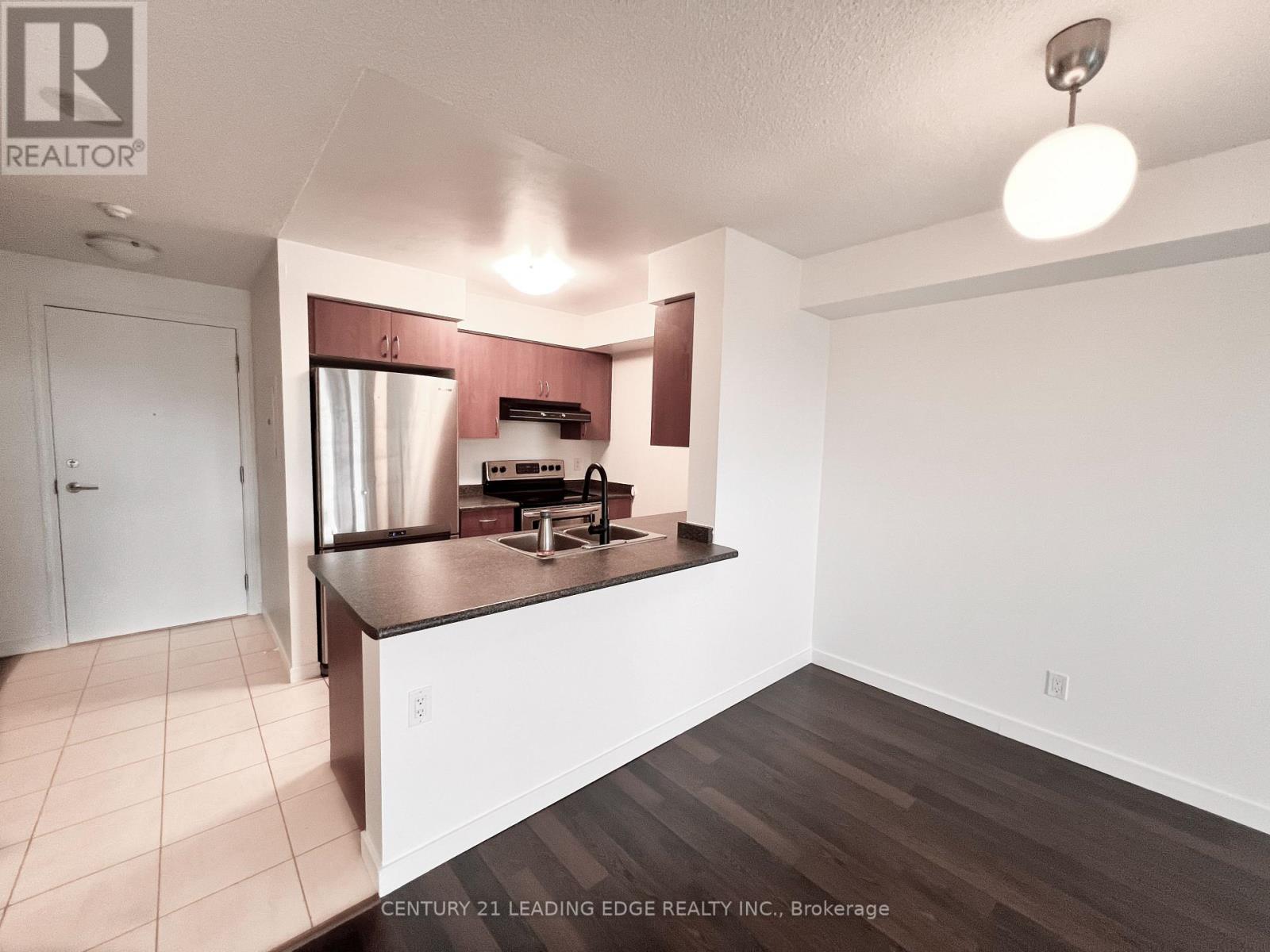 621 - 61 Heintzman Street, Toronto, Ontario  M6P 5A2 - Photo 2 - W12568468