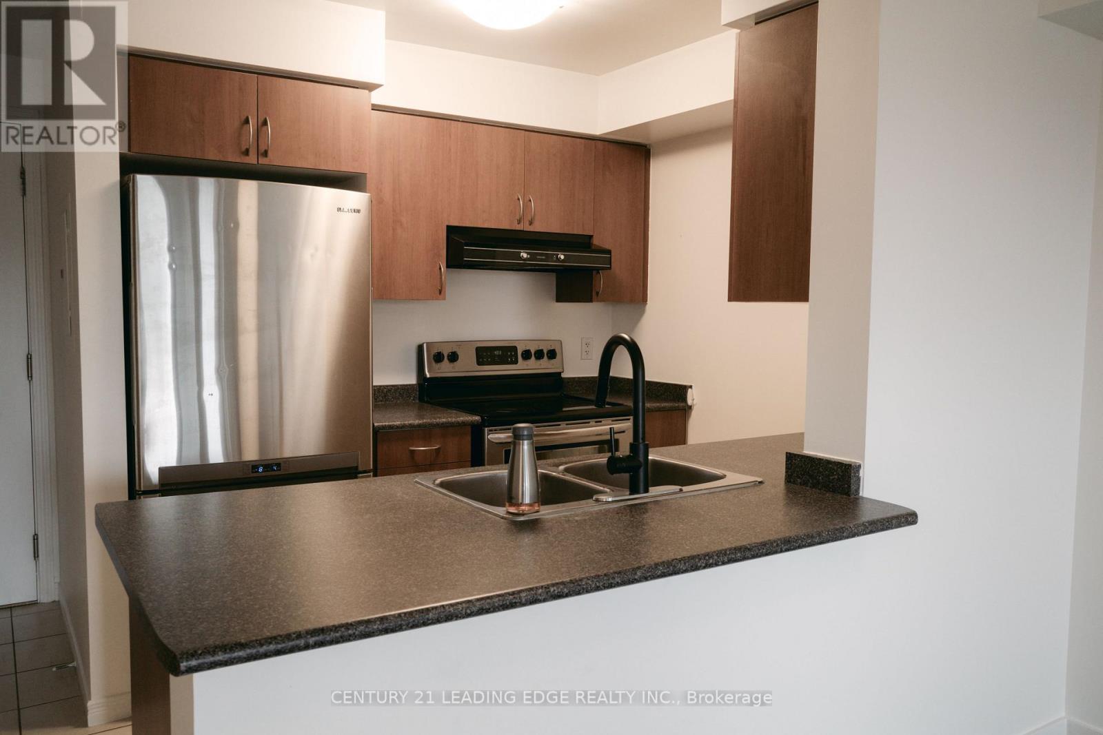 621 - 61 Heintzman Street, Toronto, Ontario  M6P 5A2 - Photo 4 - W12568468