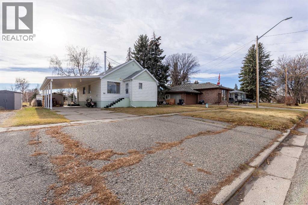 56 E 100 S, Raymond, Alberta  T0K 2S0 - Photo 2 - A2269877