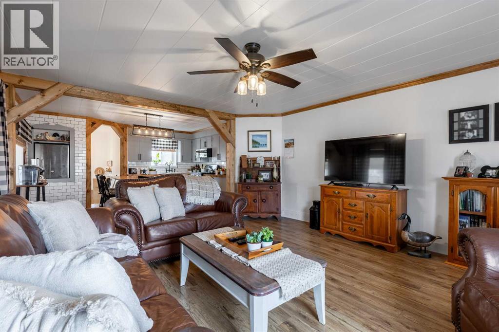 56 E 100 S, Raymond, Alberta  T0K 2S0 - Photo 6 - A2269877