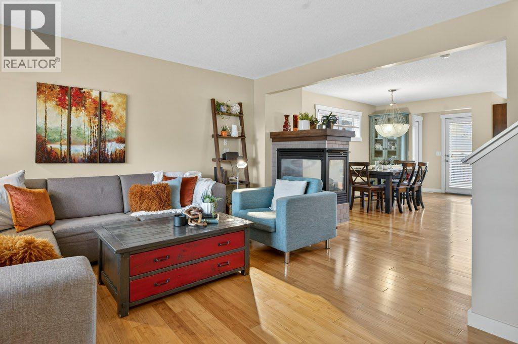 18 West Coach Road Sw, Calgary, Alberta  T3H 0M6 - Photo 2 - A2270985