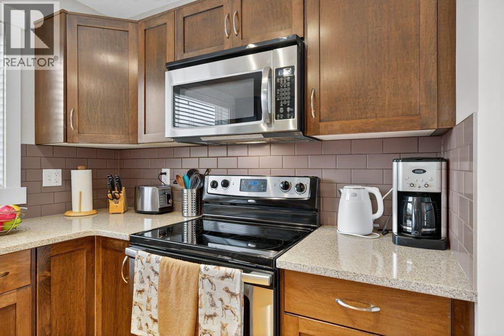 18 West Coach Road Sw, Calgary, Alberta  T3H 0M6 - Photo 11 - A2270985