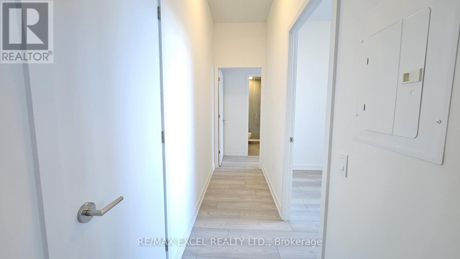 211 - 5858 Yonge Street, Toronto, Ontario  M2M 3T3 - Photo 2 - C12561488