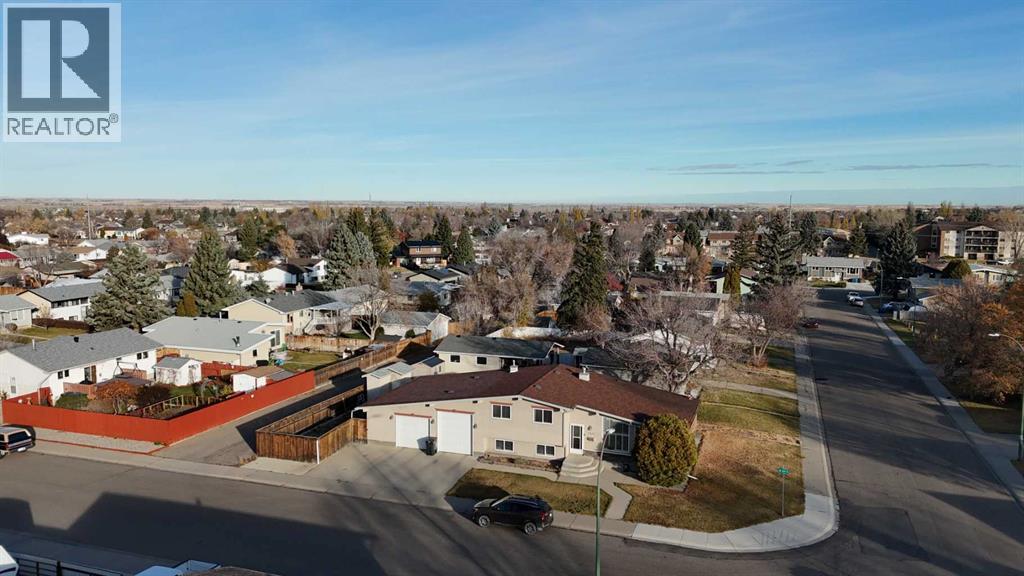 1911 24 Avenue N, Lethbridge, Alberta  T1H 4V2 - Photo 2 - A2268497