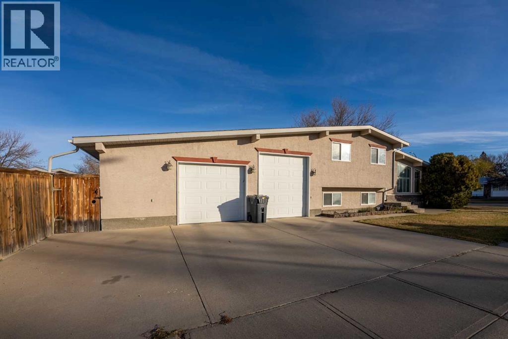 1911 24 Avenue N, Lethbridge, Alberta  T1H 4V2 - Photo 35 - A2268497
