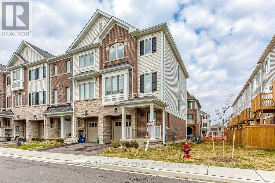 47 Rapids Lane, Hamilton, Ontario  L8K 0A4 - Photo 2 - X12566564