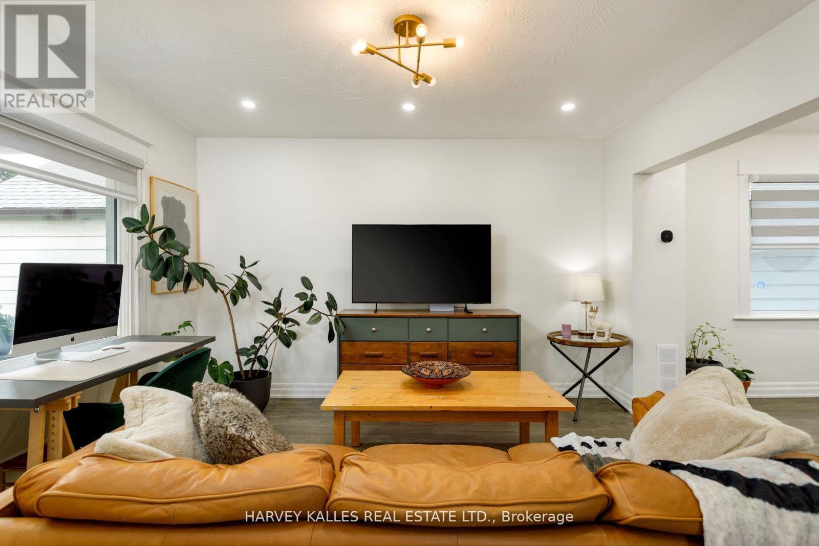 139 King Edward Avenue, Toronto, Ontario  M4C 5J7 - Photo 12 - E12568510