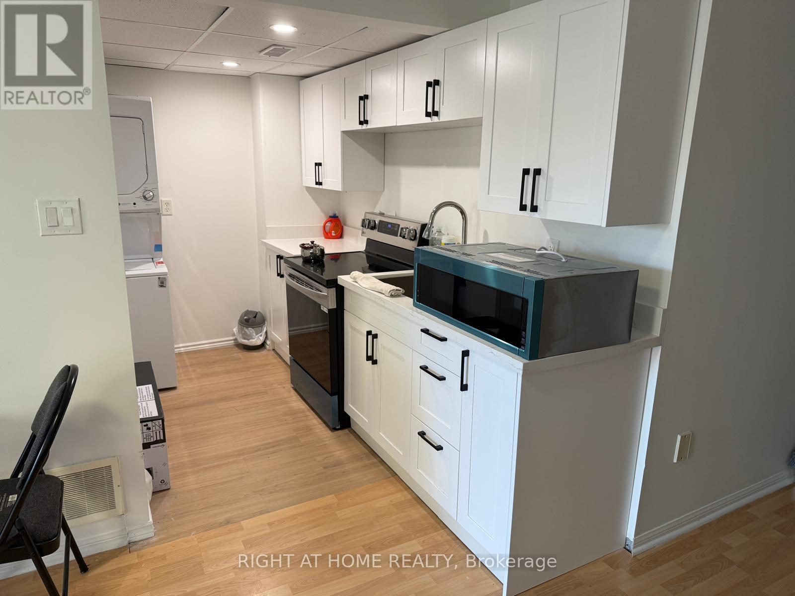 16 REINDEER DRIVE, Toronto, Ontario