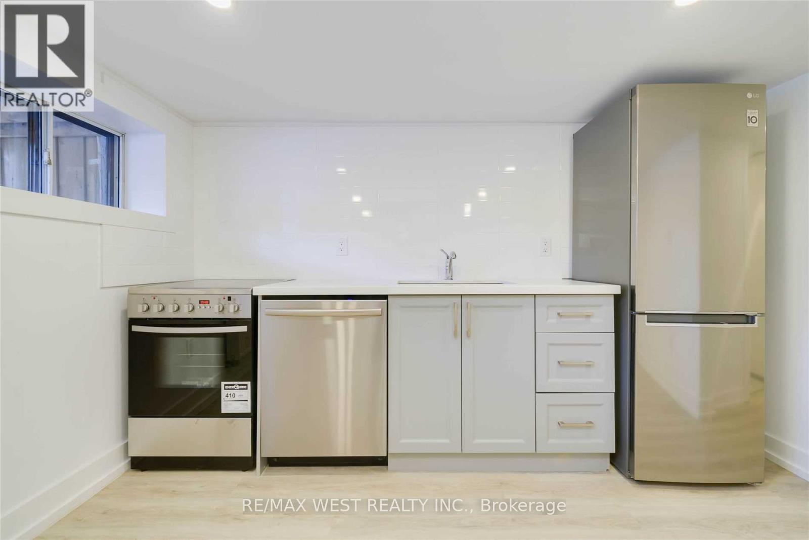 Lower - 129 Curzon Street, Toronto, Ontario  M4M 3B3 - Photo 2 - E12568526