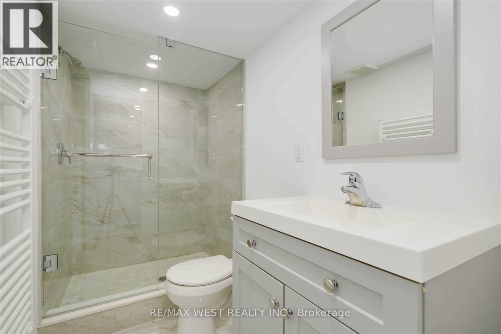 Lower - 129 Curzon Street, Toronto, Ontario  M4M 3B3 - Photo 8 - E12568526