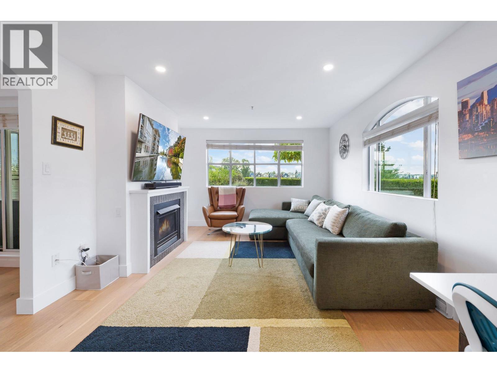 105 2 Renaissance Square, New Westminster, British Columbia  V3M 6K3 - Photo 1 - R3069337