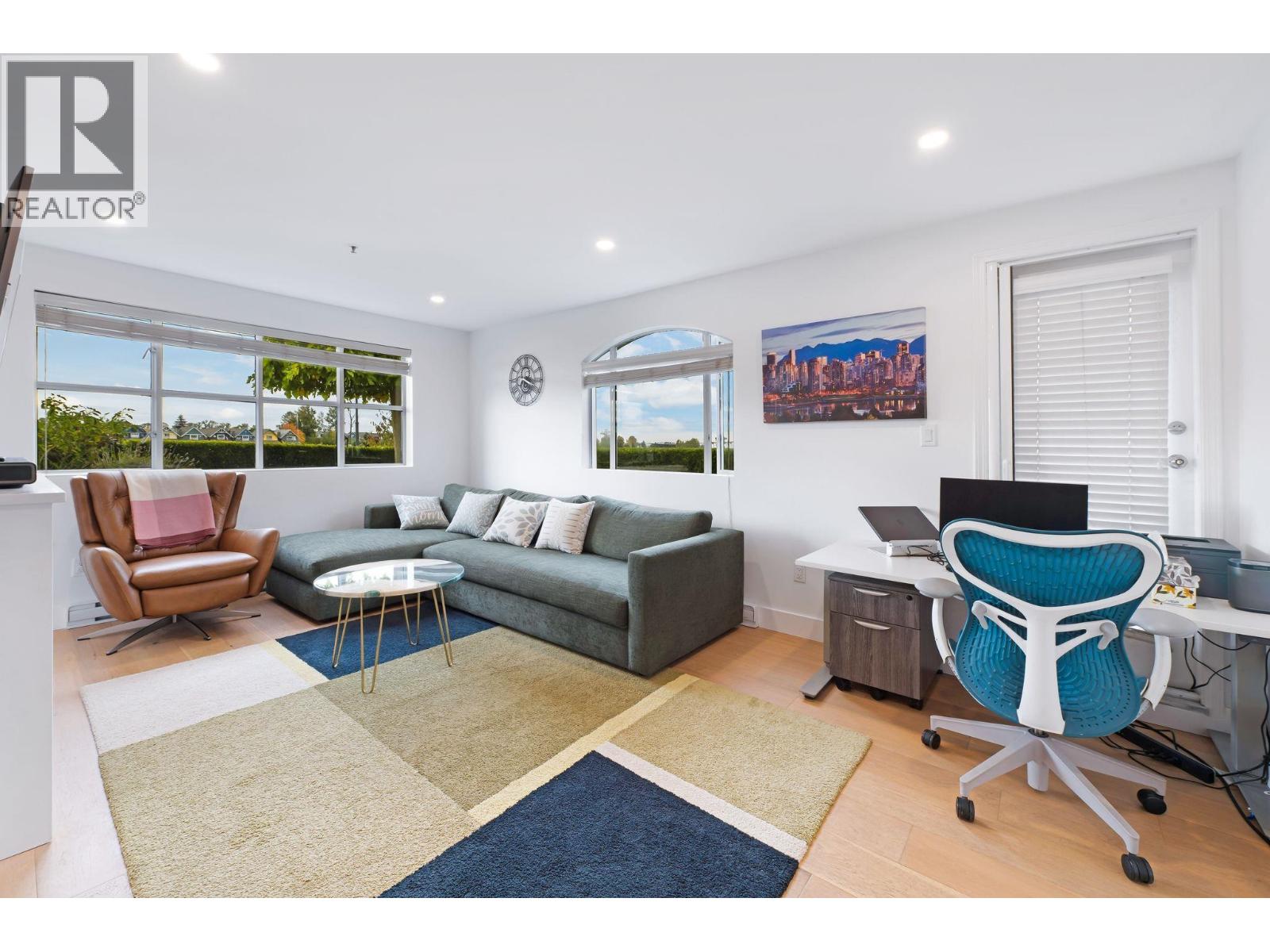 105 2 Renaissance Square, New Westminster, British Columbia  V3M 6K3 - Photo 2 - R3069337