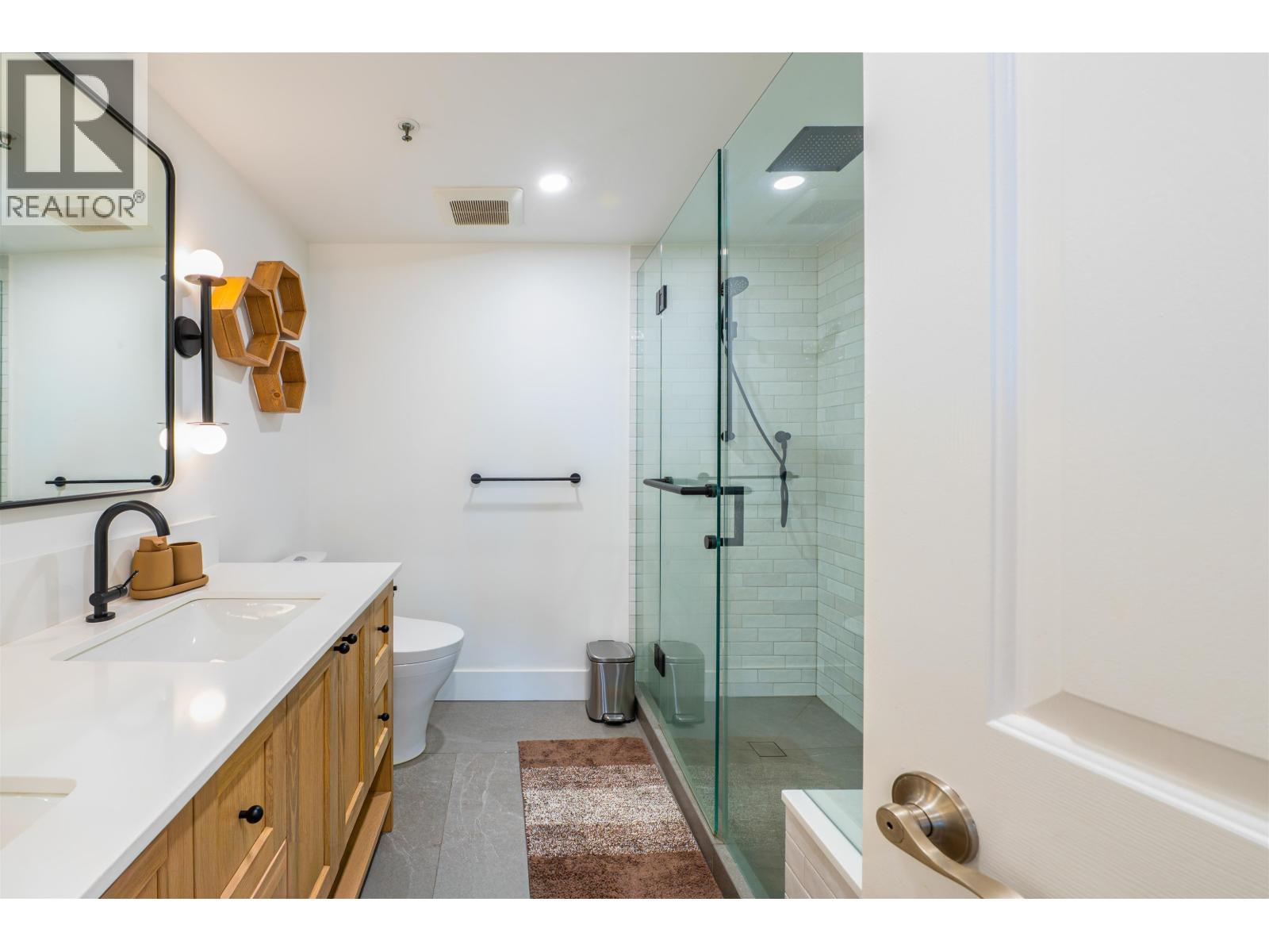 105 2 Renaissance Square, New Westminster, British Columbia  V3M 6K3 - Photo 17 - R3069337