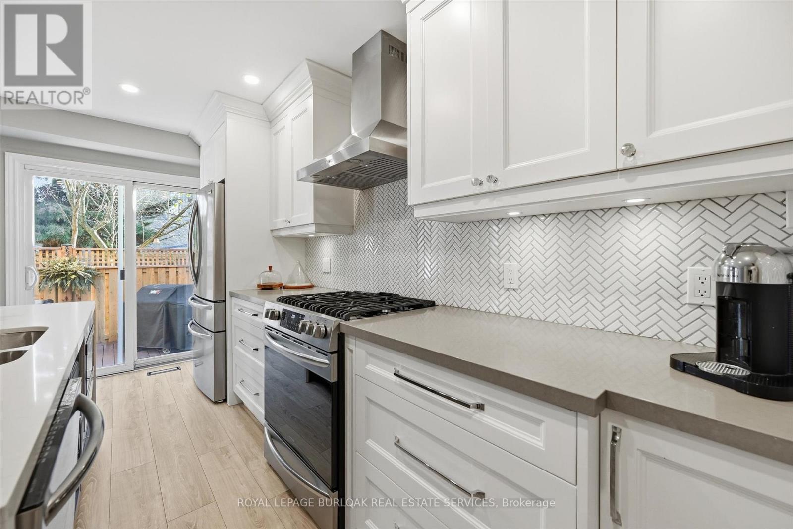 38 - 5255 Lakeshore Road, Burlington, Ontario L7L 5X8 - Photo 12 - W12568490