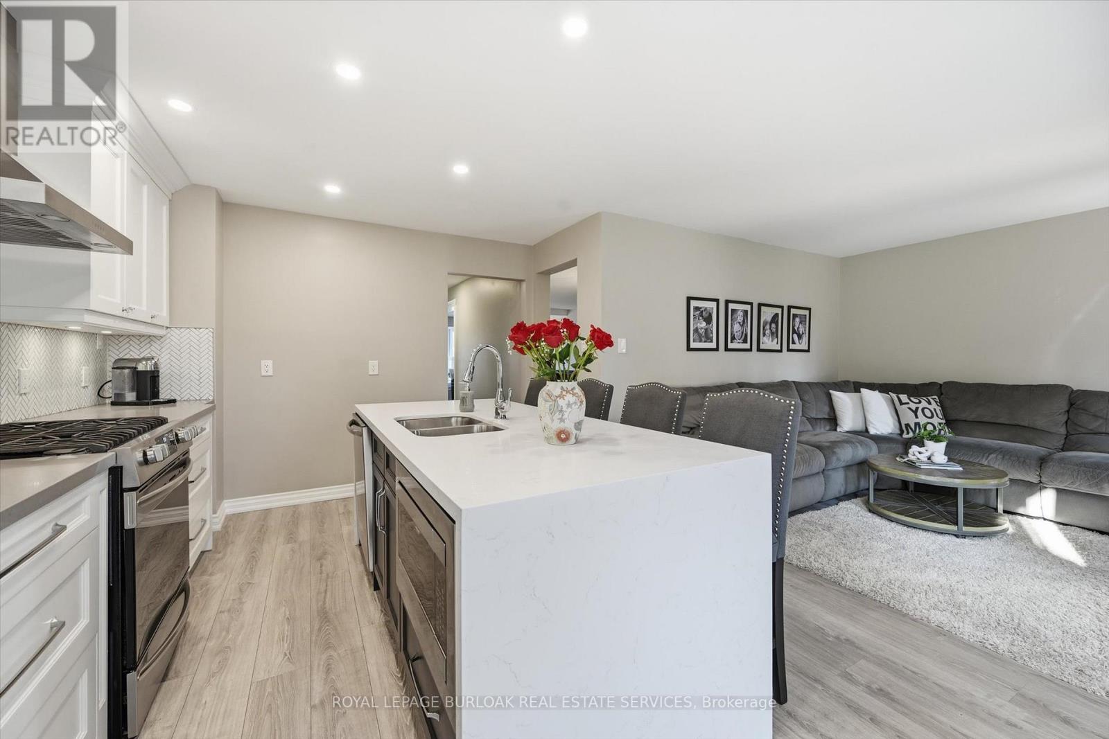 38 - 5255 Lakeshore Road, Burlington, Ontario L7L 5X8 - Photo 15 - W12568490