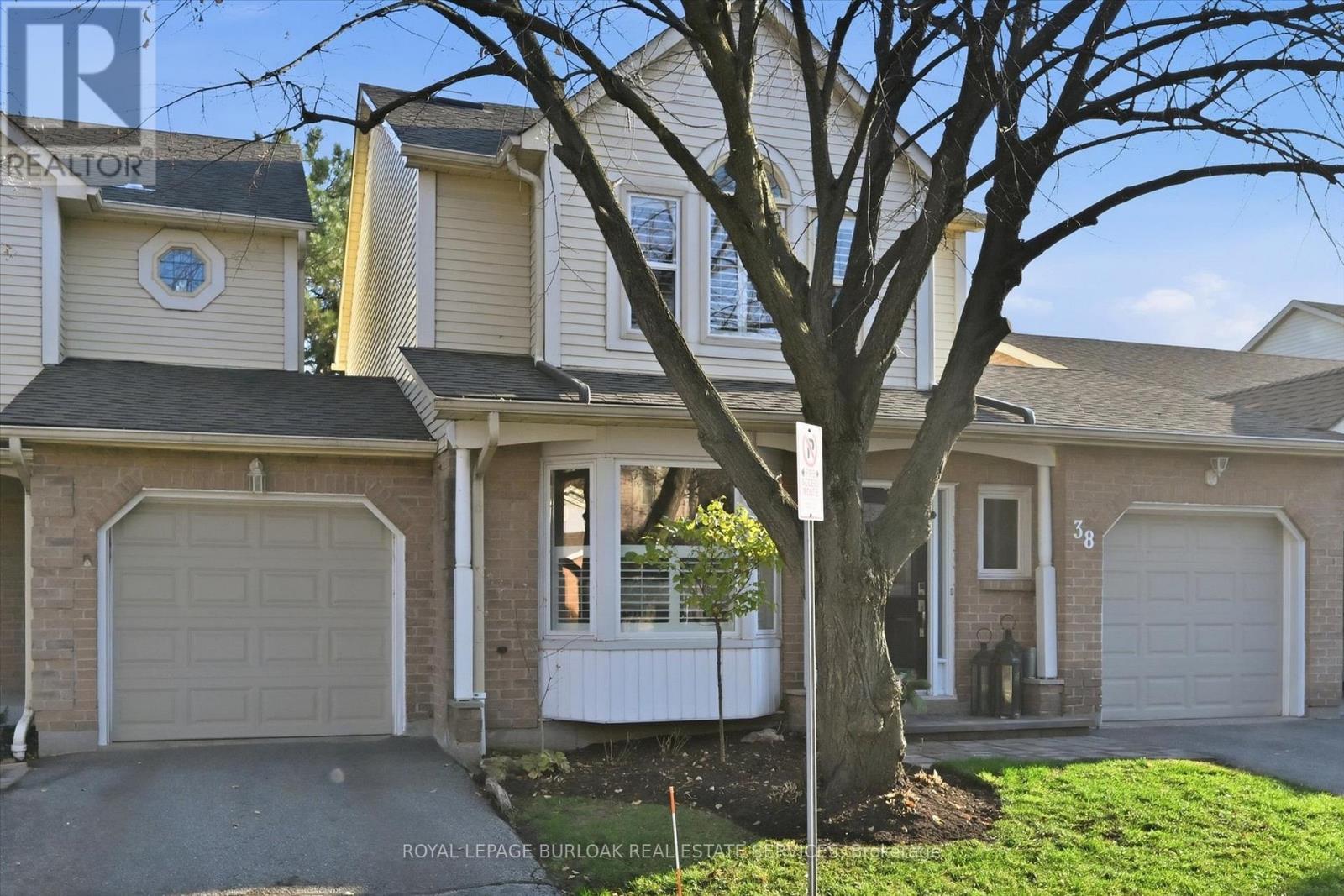 38 - 5255 Lakeshore Road, Burlington, Ontario L7L 5X8 - Photo 2 - W12568490