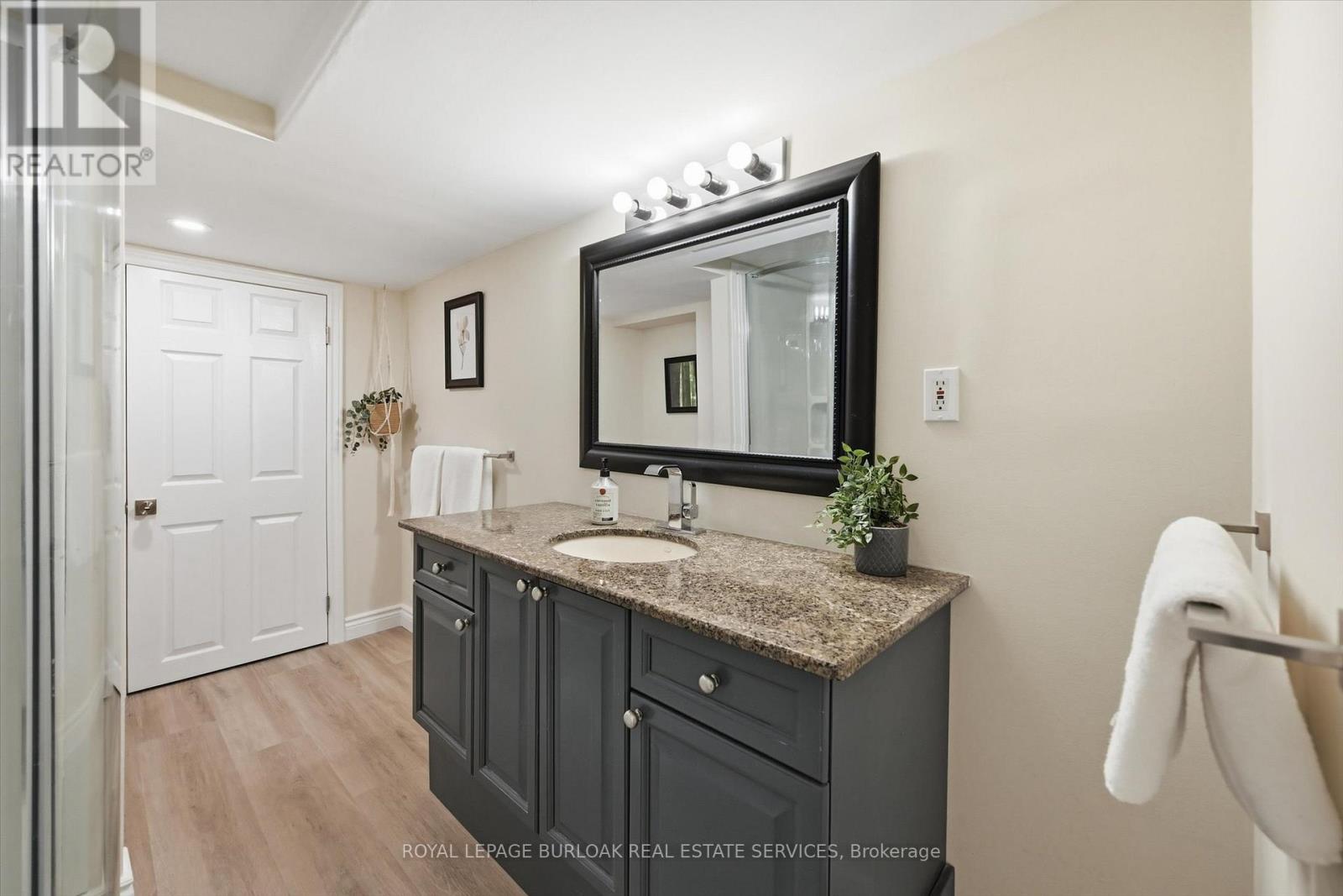 38 - 5255 Lakeshore Road, Burlington, Ontario L7L 5X8 - Photo 42 - W12568490