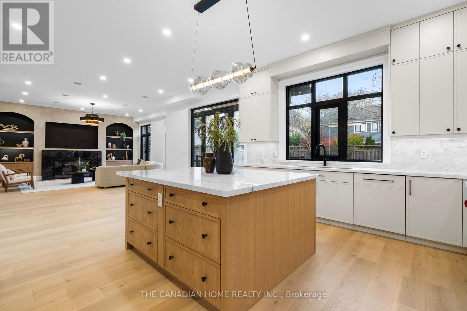 499 Rebecca Street, Oakville, Ontario L6K 1K8 - Photo 13 - W12568496