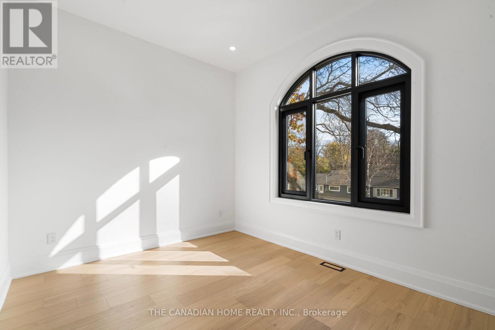 499 Rebecca Street, Oakville, Ontario L6K 1K8 - Photo 31 - W12568496