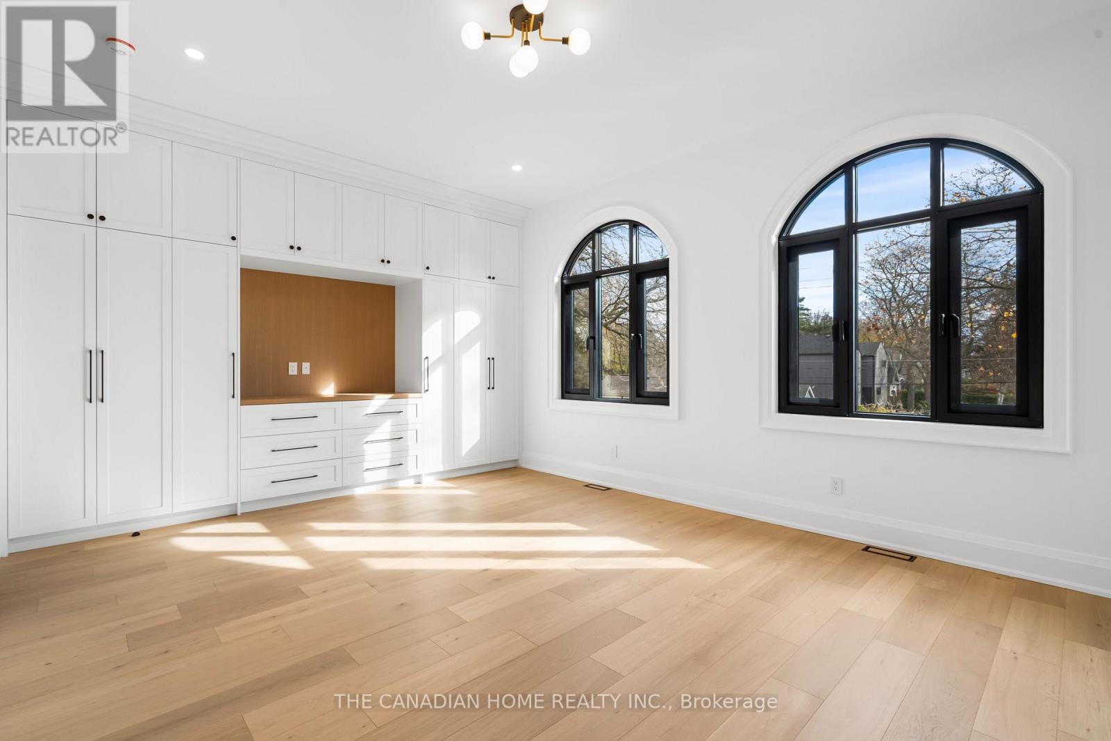 499 Rebecca Street, Oakville, Ontario L6K 1K8 - Photo 34 - W12568496