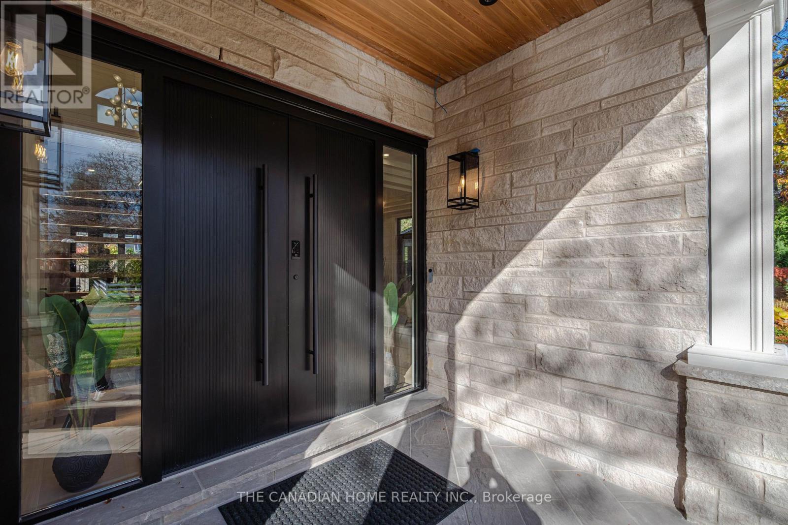 499 Rebecca Street, Oakville, Ontario L6K 1K8 - Photo 4 - W12568496