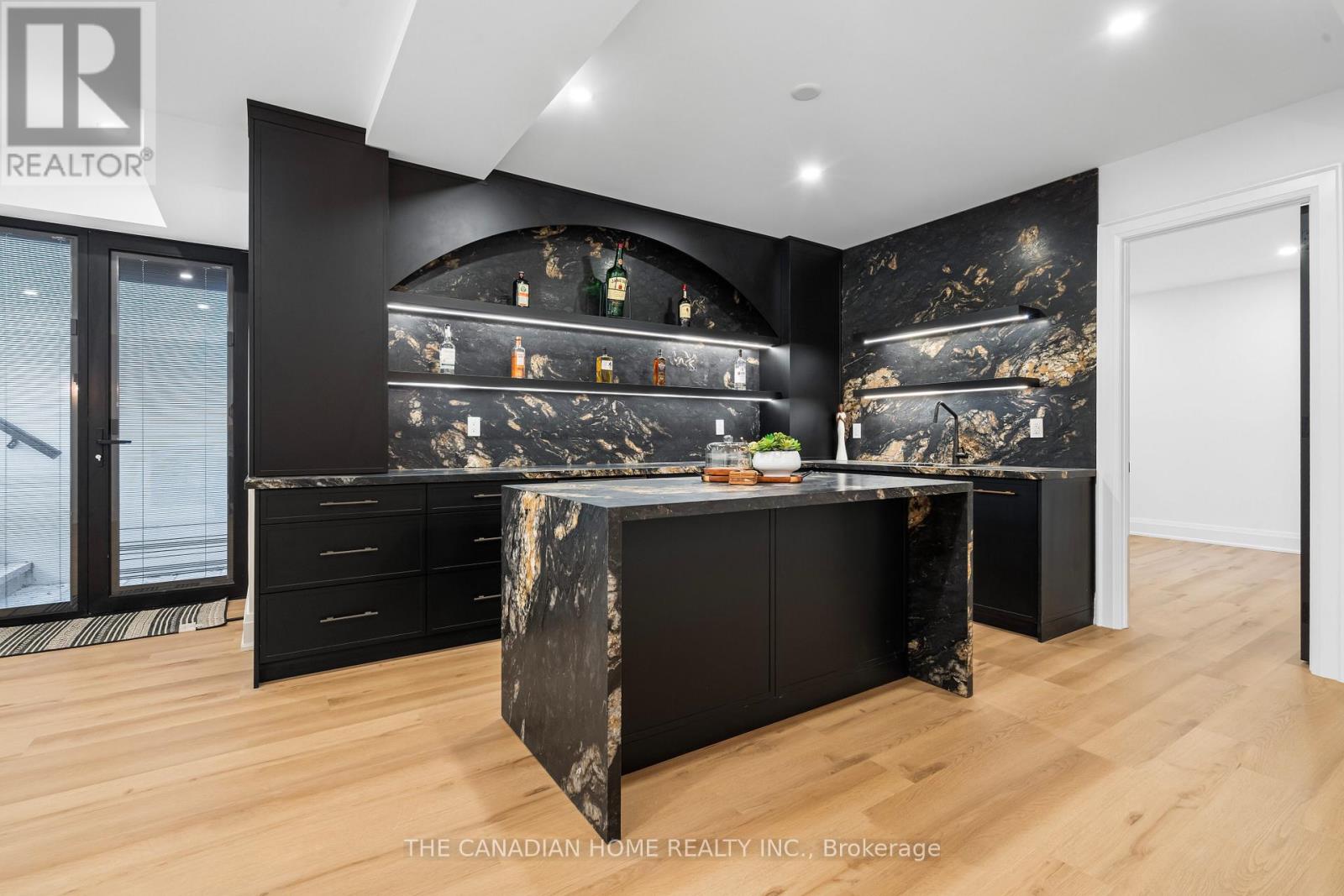 499 Rebecca Street, Oakville, Ontario L6K 1K8 - Photo 43 - W12568496