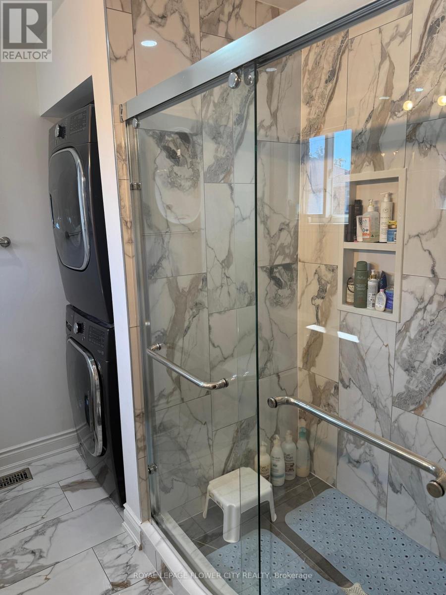 6 Hollingsworth Circle, Brampton, Ontario L7A 3X7 - Photo 13 - W12568502