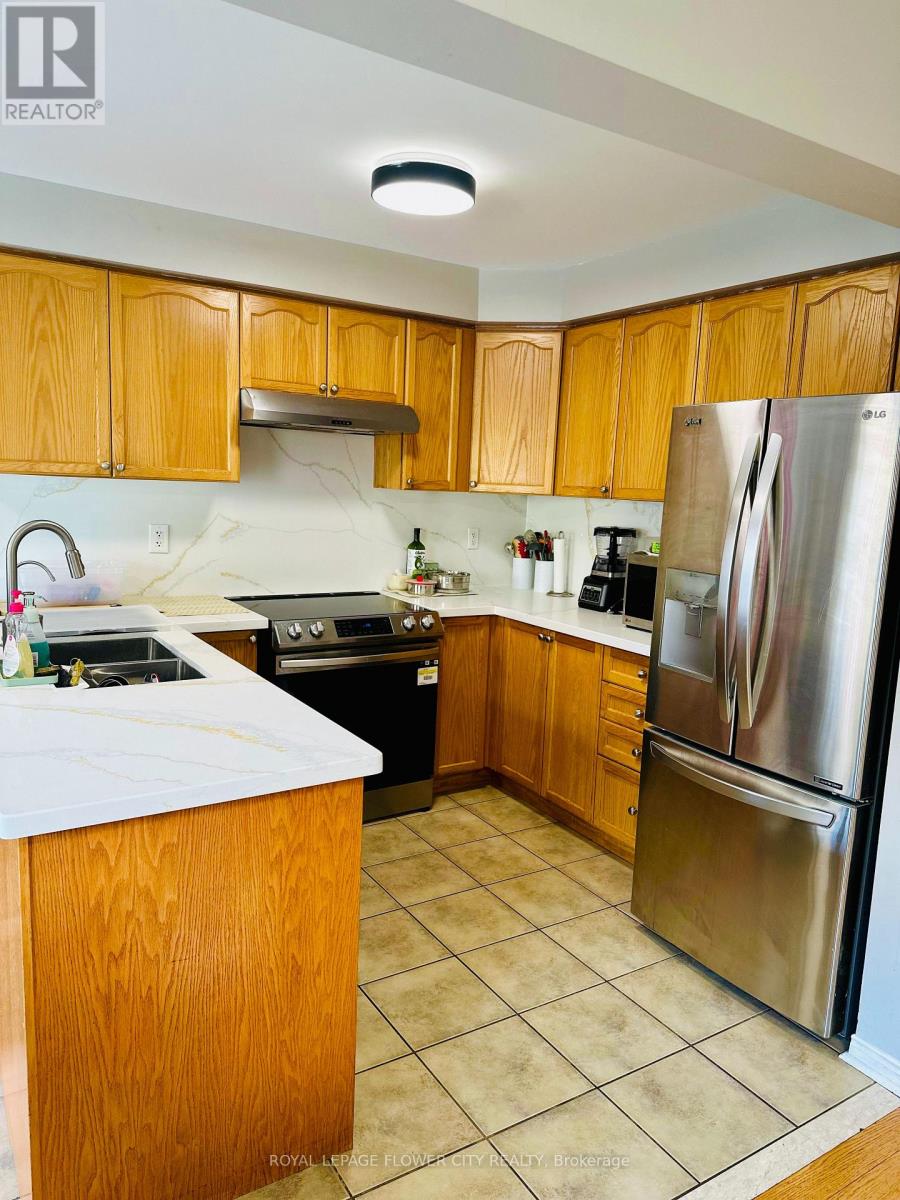 6 Hollingsworth Circle, Brampton, Ontario L7A 3X7 - Photo 6 - W12568502