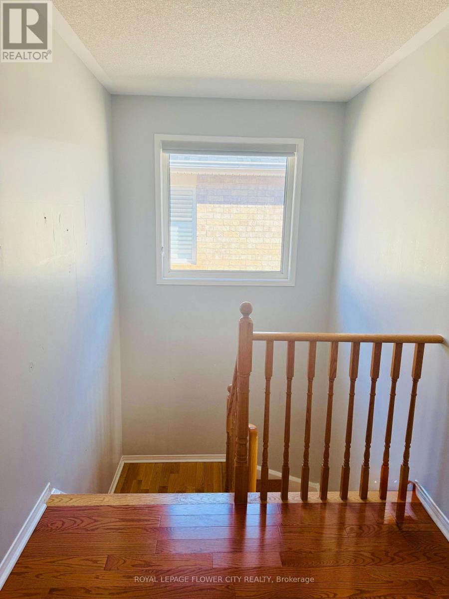 6 Hollingsworth Circle, Brampton, Ontario L7A 3X7 - Photo 9 - W12568502